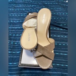 Nine West Women low Heel Sandal Brand New Size 9